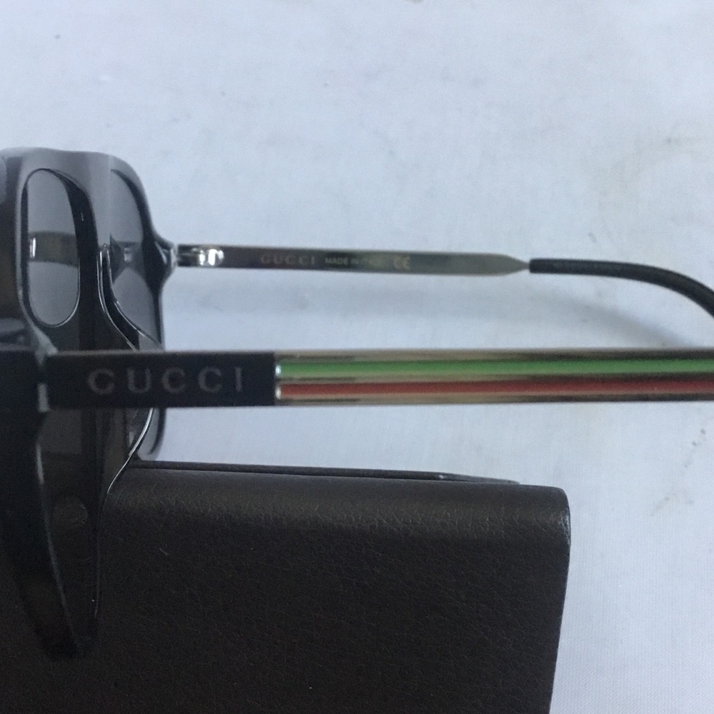 Gucci Black Frame Sunglasses with Green and Red Stripe Temples - Picture 4 of 7
